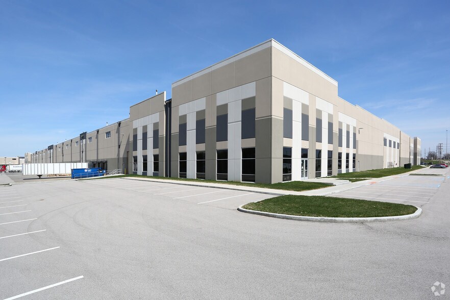 422 Hazelwood Logistics Center Dr, Hazelwood, MO for lease - Building Photo - Image 2 of 3