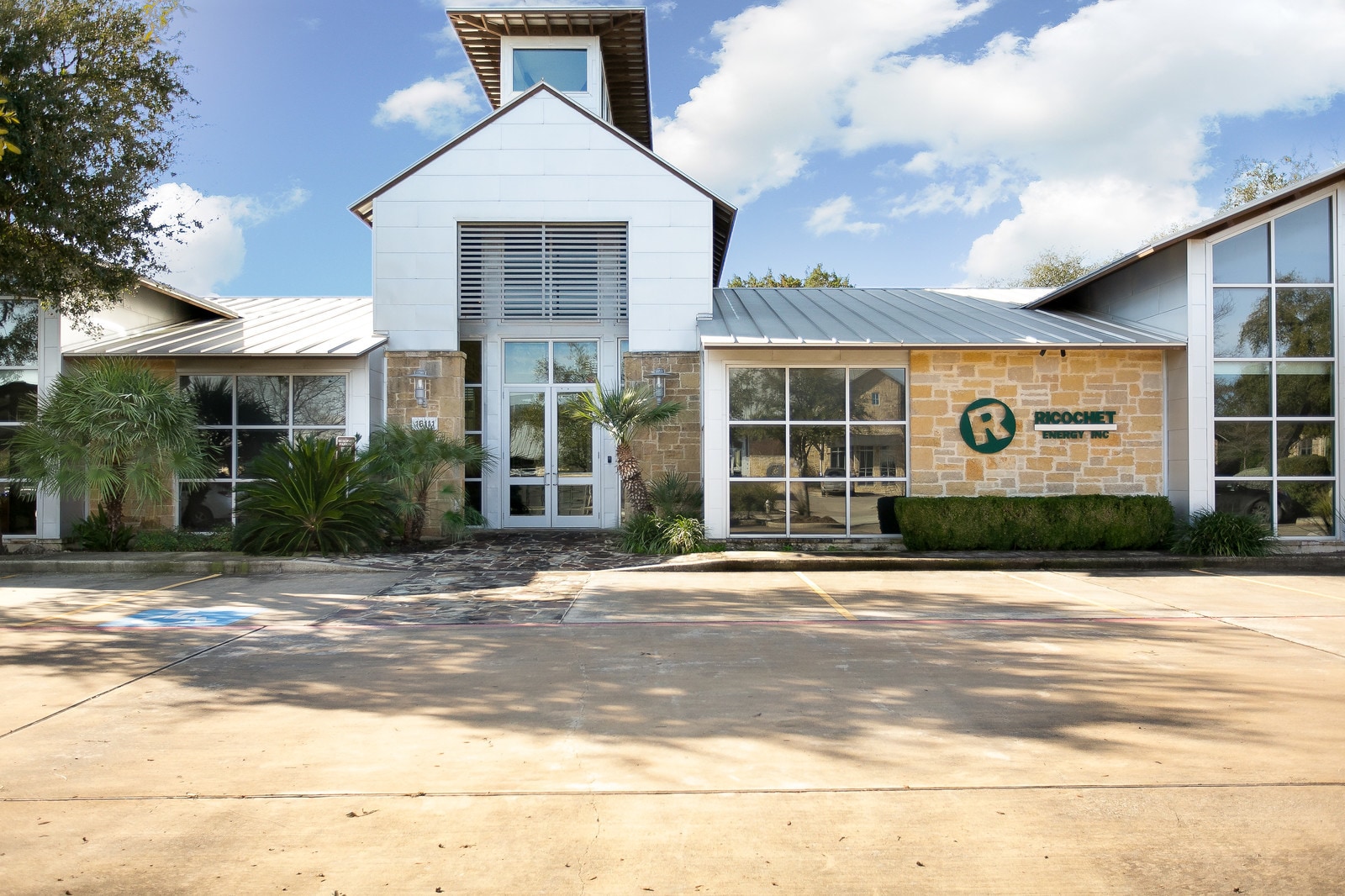 16111 Via Shavano, San Antonio, TX for lease Primary Photo- Image 1 of 14