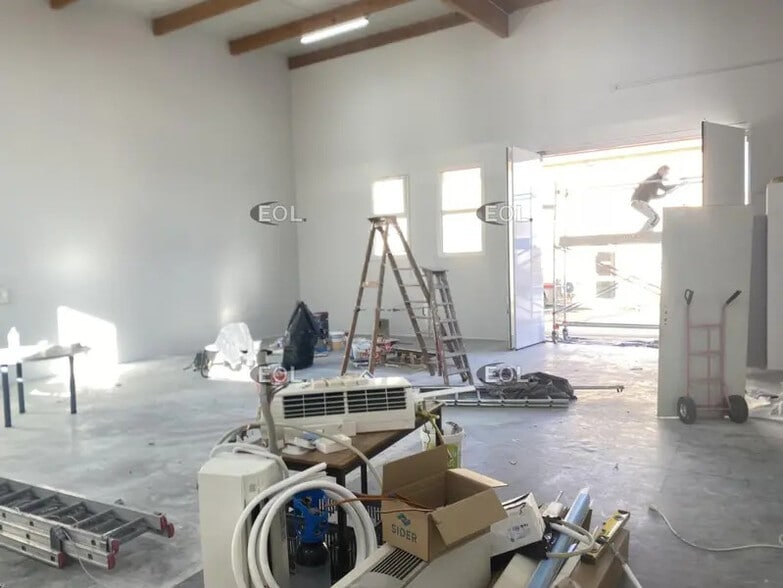 Industrial in Toussieu for lease - Interior Photo - Image 3 of 10