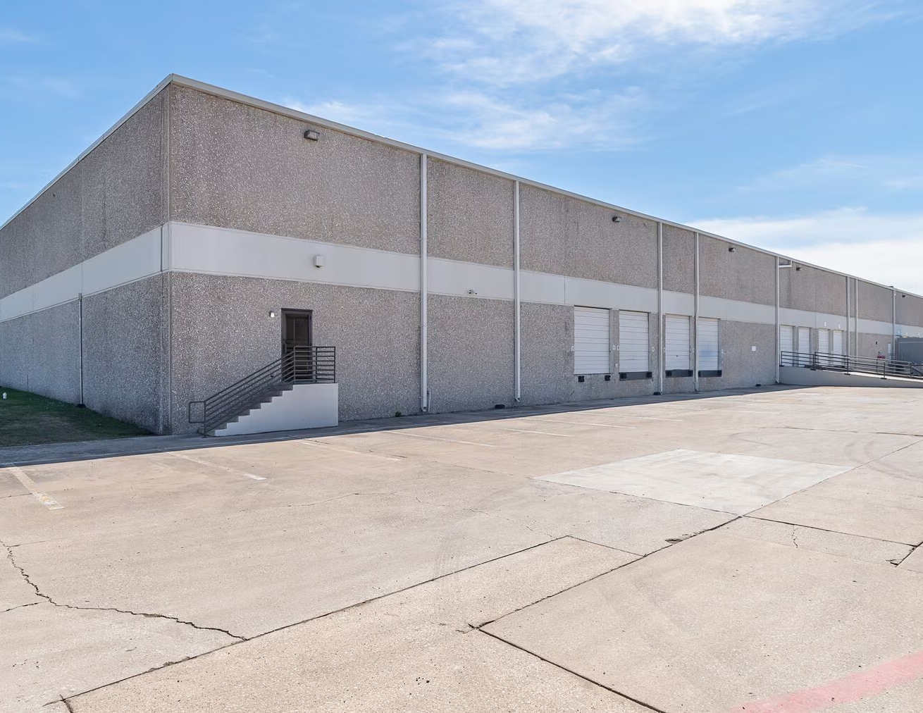 1701 Vantage Dr, Carrollton, TX for lease Primary Photo- Image 1 of 6