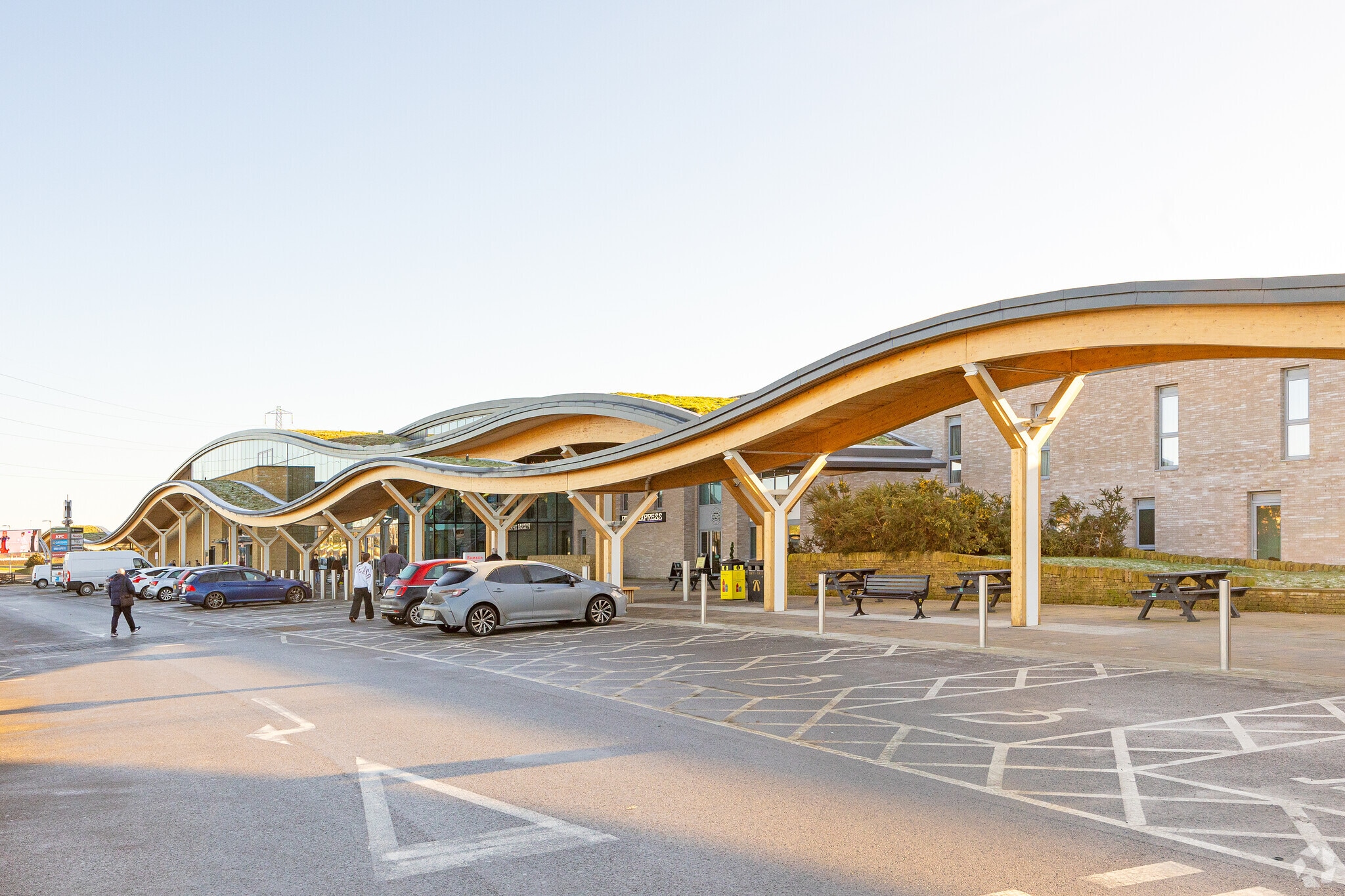 Lakeside Way, Leeds for lease Primary Photo- Image 1 of 4