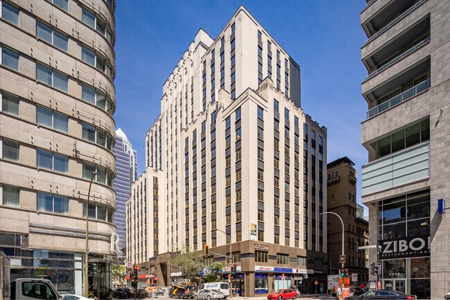 Plus de détails pour 1255 Boul Robert-Bourassa, Montréal, QC - Commerce de détail à louer