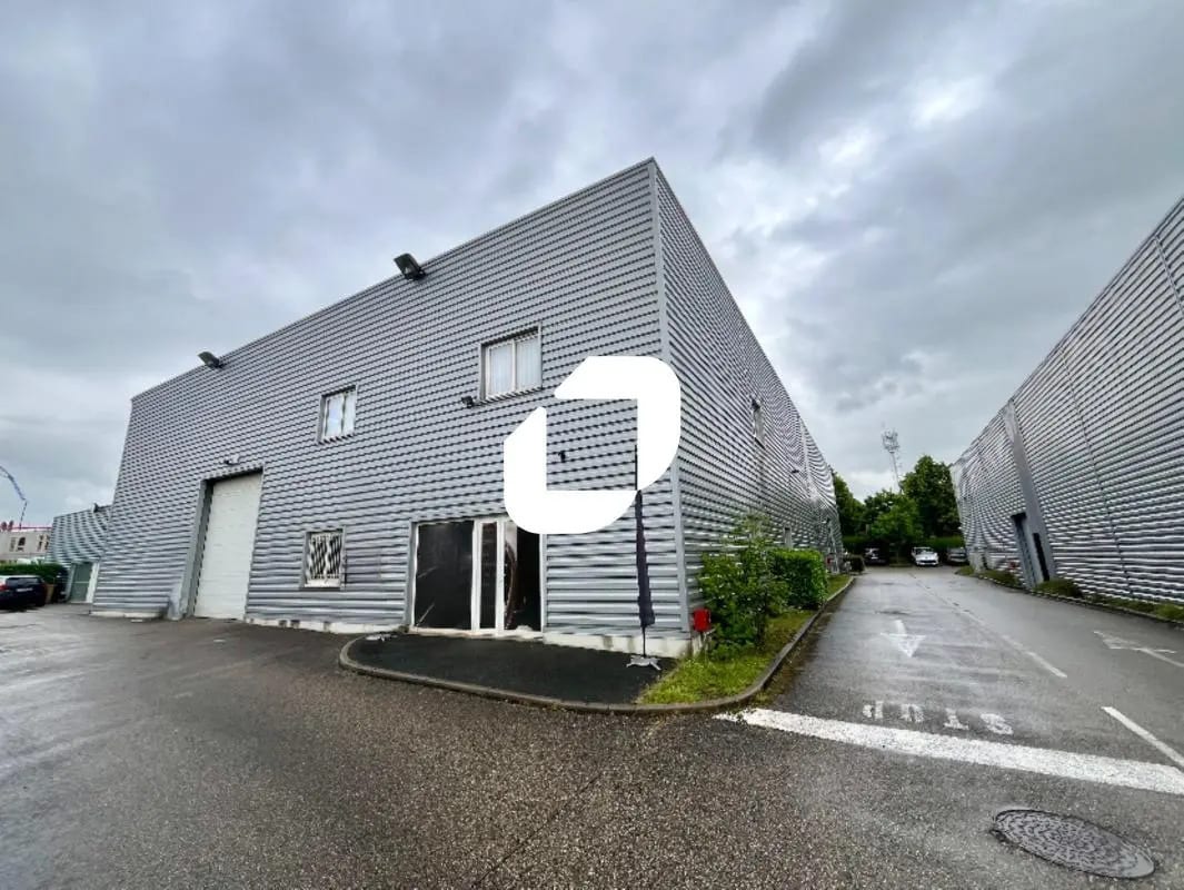 Office in Gleizé for lease Building Photo- Image 1 of 10