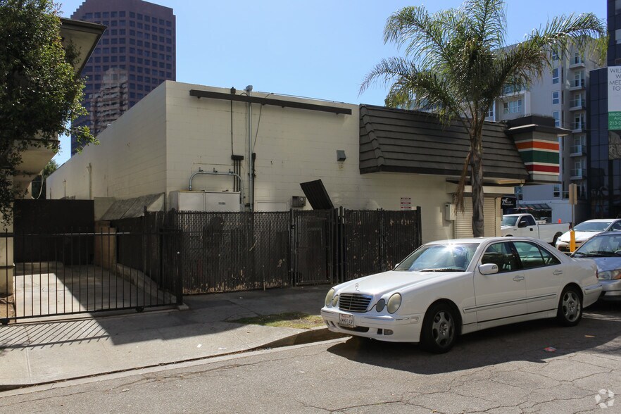 11658 Wilshire Blvd, Los Angeles, CA à louer - Photo du bâtiment - Image 3 de 4