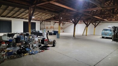 560 21st St SE, Salem, OR for lease Interior Photo- Image 1 of 13