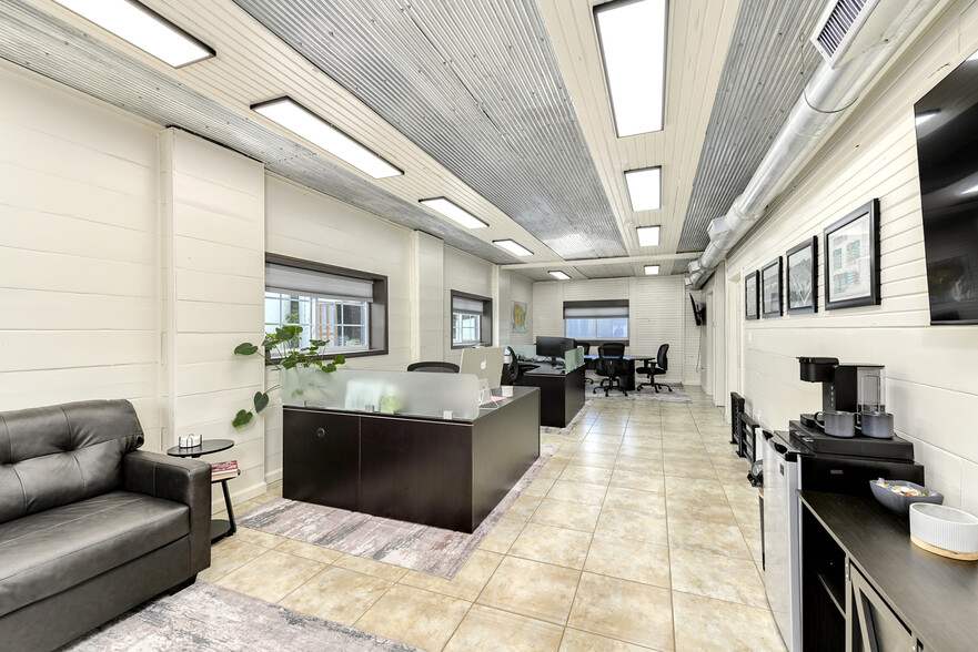 176 W 1st St, Peculiar, MO for lease - Building Photo - Image 3 of 10