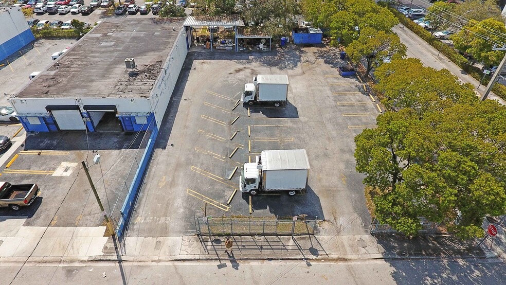 2044 NW 22nd St, Miami, FL à louer - Photo du bâtiment - Image 1 de 15