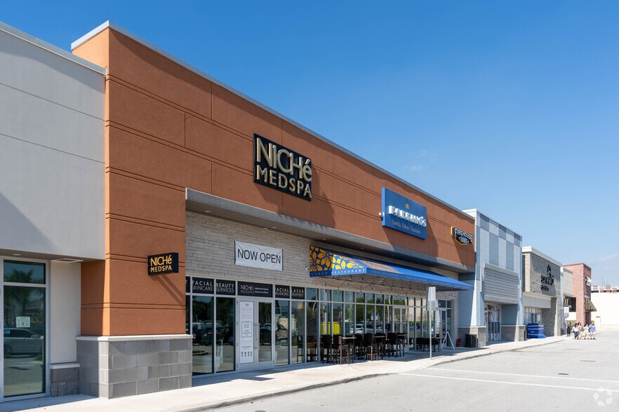 181 S Bryan Rd, Dania Beach, FL à louer - Photo principale - Image 2 de 4