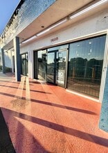 7685 Pines Blvd, Pembroke Pines, FL for lease Interior Photo- Image 2 of 8