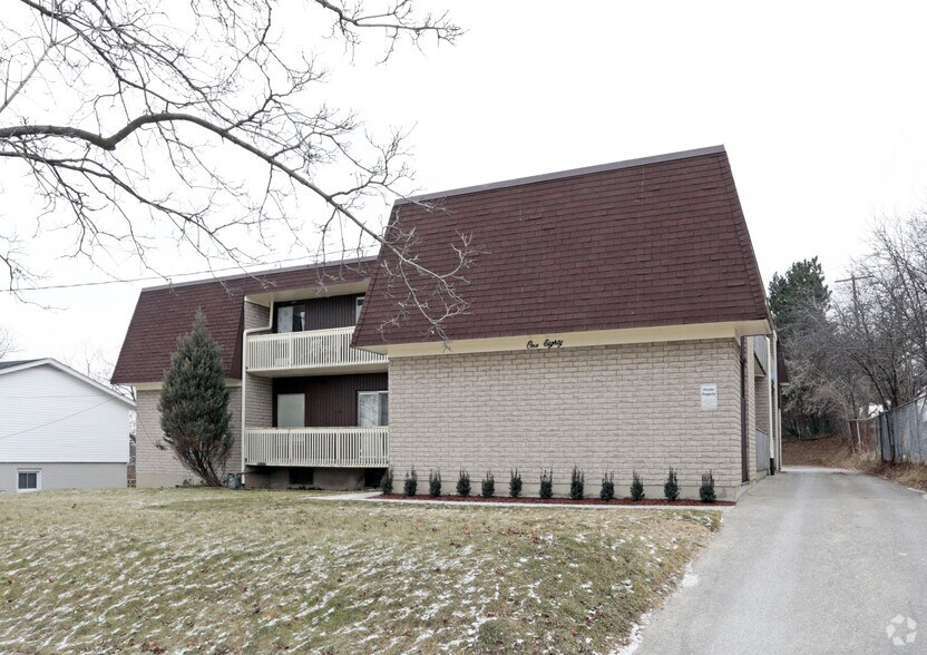 180 Willow Rd, Guelph, ON à vendre - Photo du bâtiment - Image 2 de 2