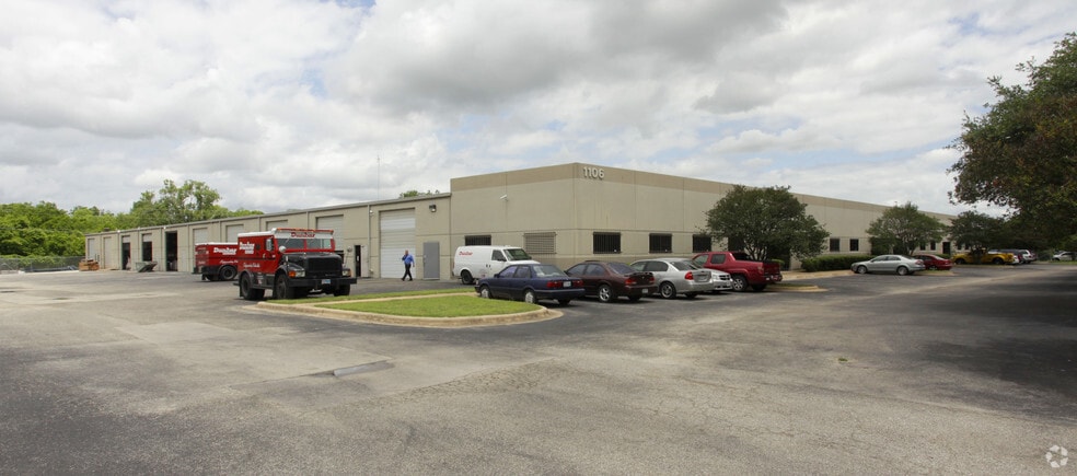 1106 Smith Rd, Austin, TX for lease - Building Photo - Image 2 of 8