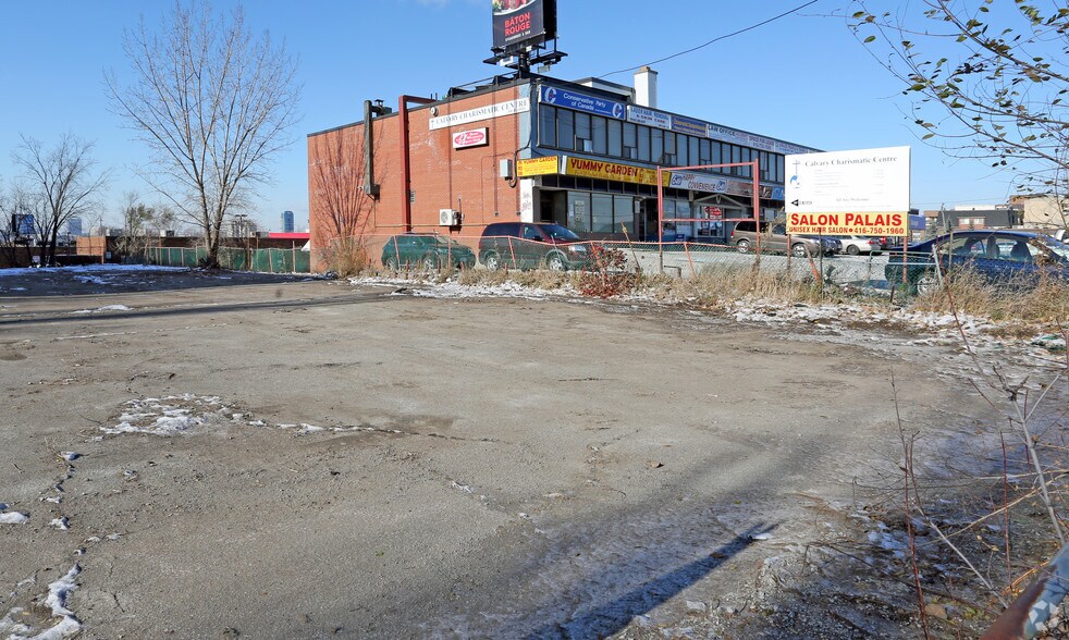 1460 Victoria Park Ave, Toronto, ON à vendre - Photo du bâtiment - Image 3 de 4