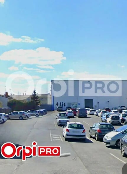 Retail in Reims for lease - Building Photo - Image 1 of 2