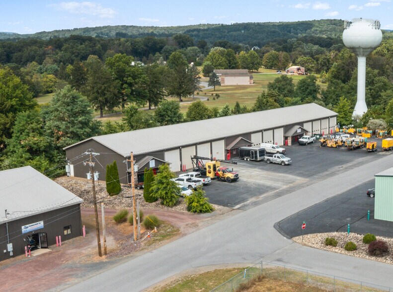 243 Grey Fox Dr, Montoursville, PA à vendre - Photo du bâtiment - Image 2 de 16