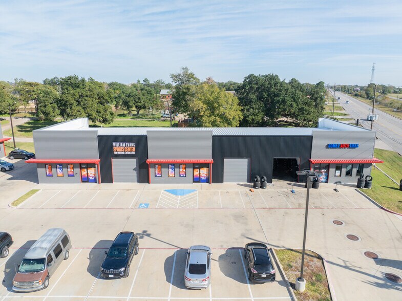 40190 Bus US-290, Waller, TX à louer - Photo du bâtiment - Image 3 de 7