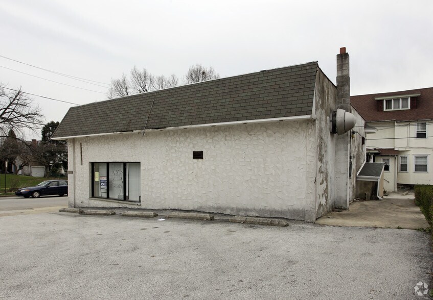 8232 West Chester Pike, Upper Darby Township, PA à louer - Photo du bâtiment - Image 3 de 3