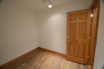 613 W Briar Pl, Chicago, IL for lease Interior Photo- Image 2 of 2
