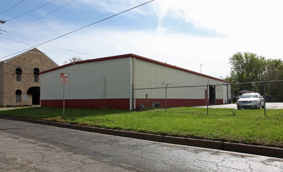 315 NW Laurent St, Topeka, KS for lease - Building Photo - Image 3 of 3