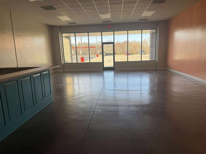 204 E Louise St, Clarkesville, GA à louer - Photo du bâtiment - Image 2 de 6