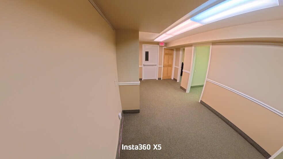 302 Willis Ave, Mineola, NY à louer - Photo du bâtiment - Image 2 de 11