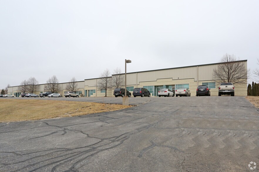 S84W18740-S84W18768 Enterprise Dr, Muskego, WI à louer - Photo principale - Image 1 de 18