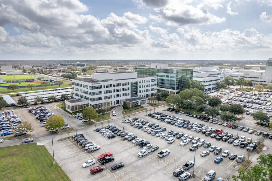 11920 Astoria Blvd, Houston, TX for lease - Aerial - Image 2 of 4