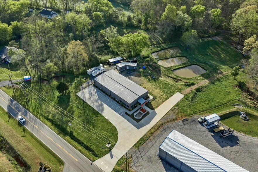 2253 Boyds Creek Hwy, Sevierville, TN à vendre - Photo du bâtiment - Image 2 de 22
