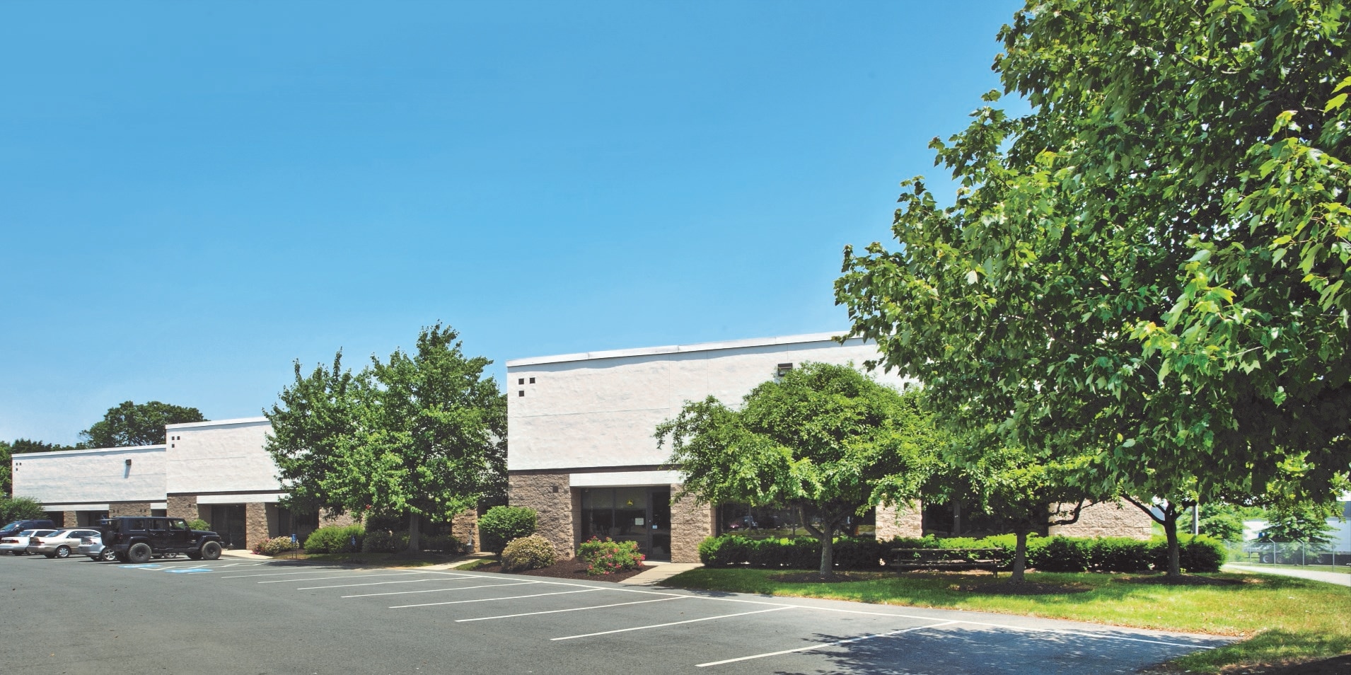 7562 Penn Dr, Allentown, PA for lease Primary Photo- Image 1 of 8