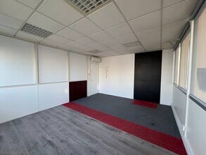 1 Av. de l'Hippodrome, Gradignan for lease Interior Photo- Image 2 of 3