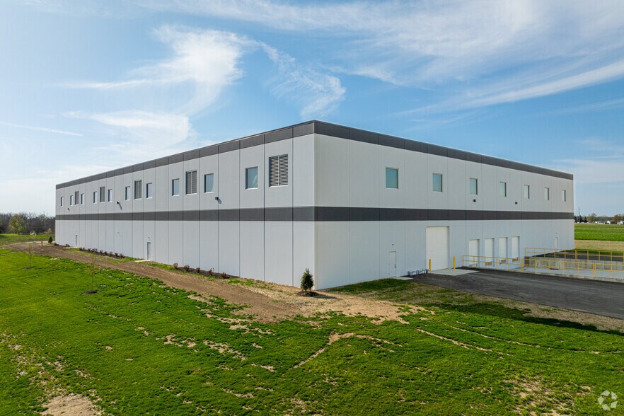 239 N Heartland Dr, Delphi, IN à vendre - Photo du bâtiment - Image 3 de 22