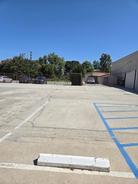 5916 E Los Angeles Ave, Simi Valley, CA à louer - Photo du bâtiment - Image 3 de 32
