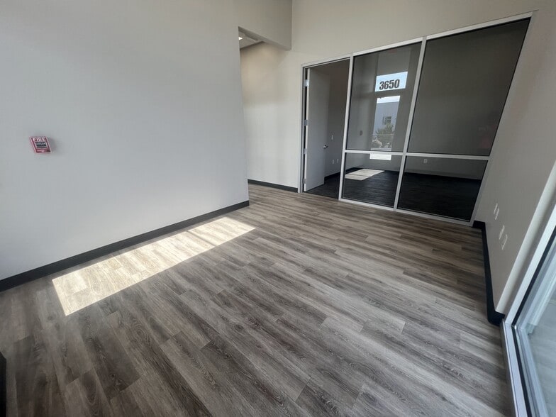 3650 Gulfstream Lane, Bakersfield, CA for lease - Building Photo - Image 3 of 15