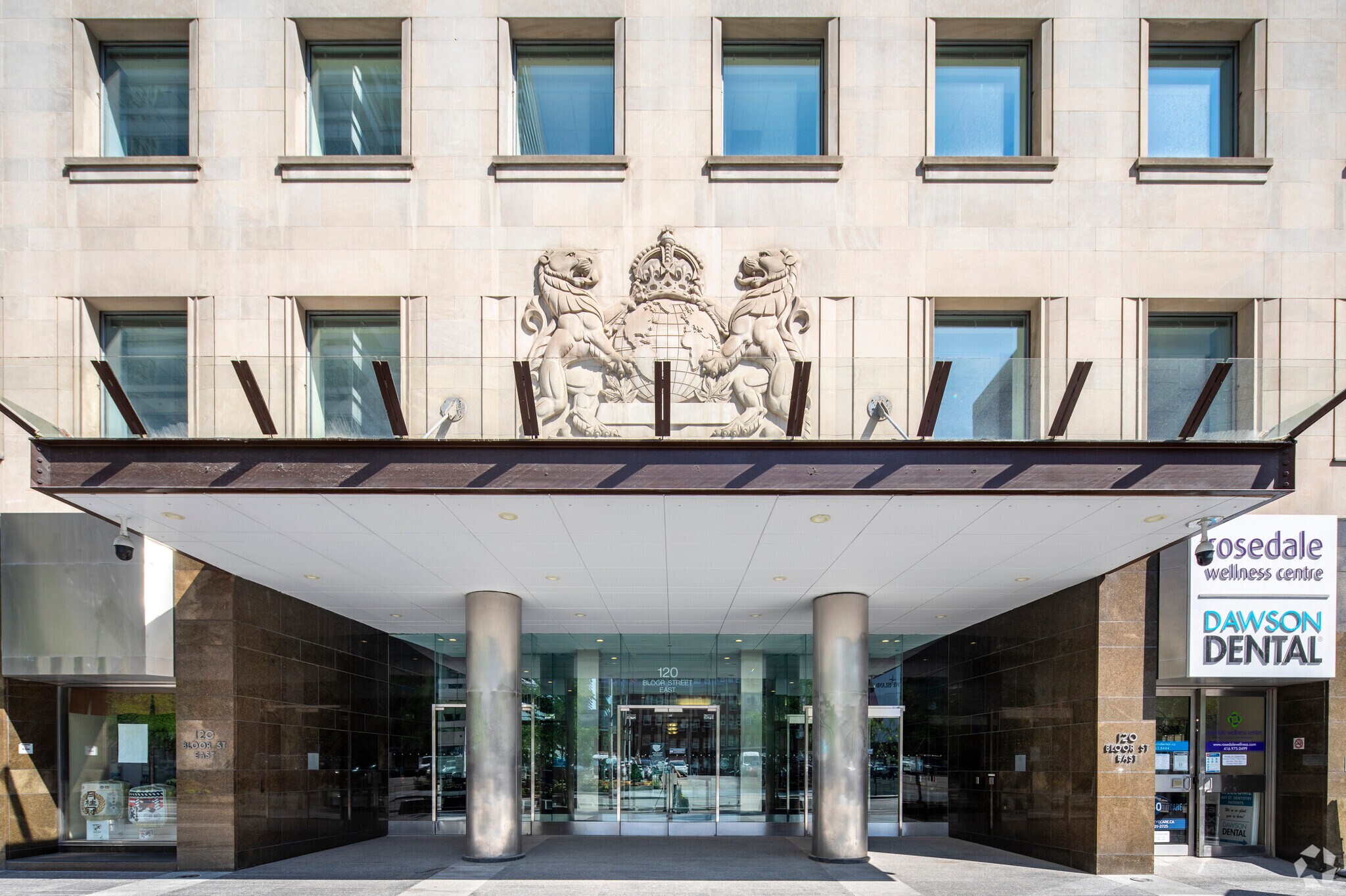 120 Bloor St E, Toronto, ON à louer Photo du bâtiment- Image 1 de 12