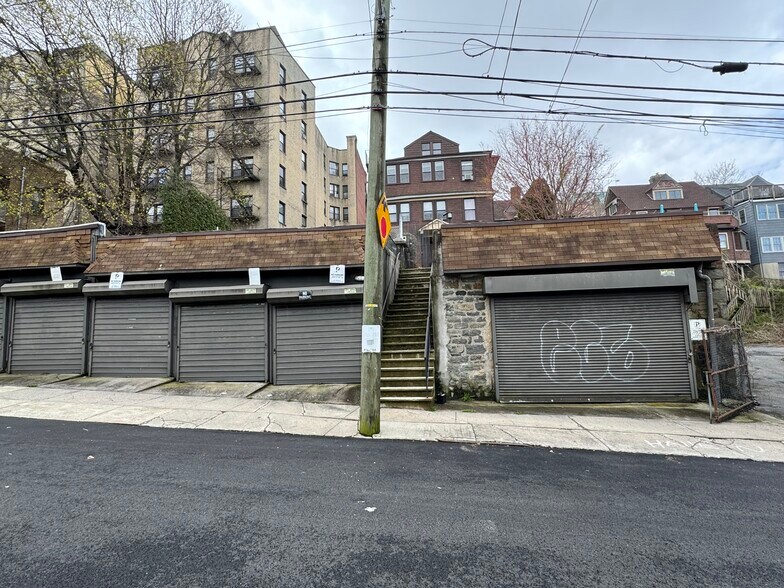 135 Saint Marks Pl, Staten Island, NY à vendre - Photo du bâtiment - Image 3 de 5