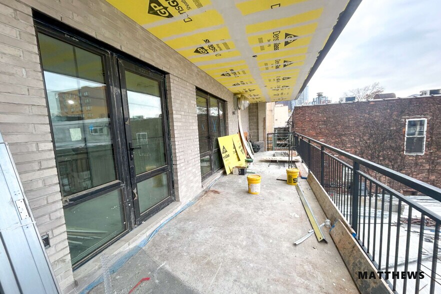 38-16 Crescent St, Long Island City, NY à louer - Photo du bâtiment - Image 2 de 2