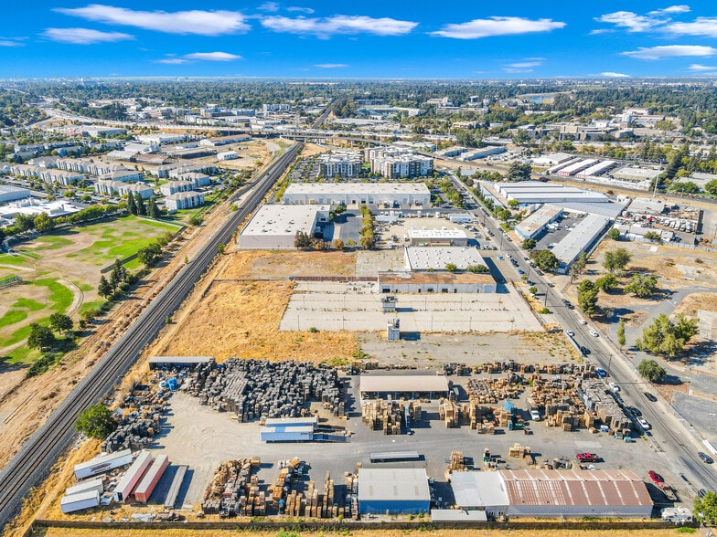 3264 Ramona Ave, Sacramento, CA à louer - Photo du bâtiment - Image 3 de 9