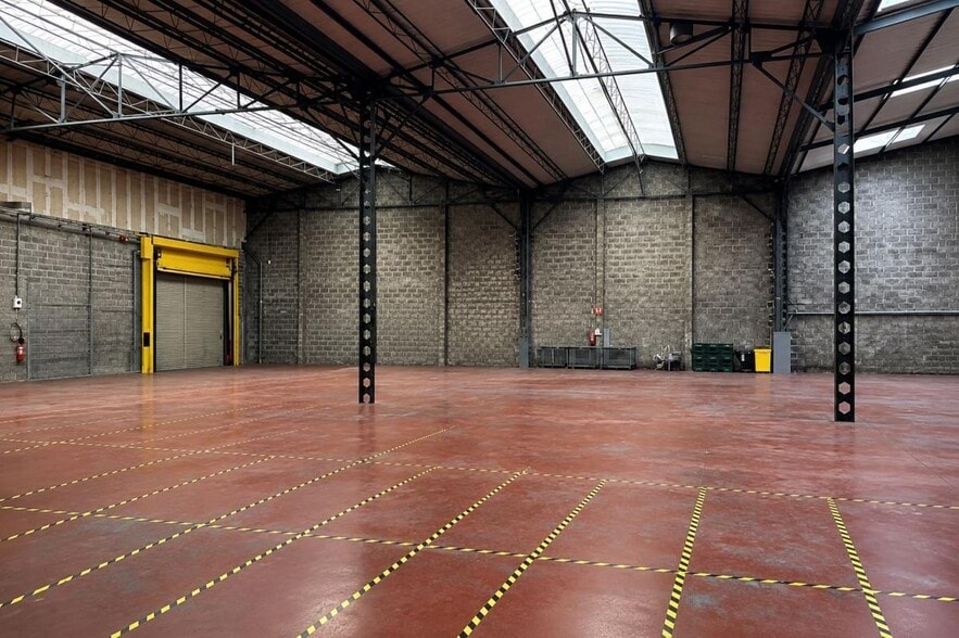 Industrial in Lille for lease - Interior Photo - Image 1 of 6