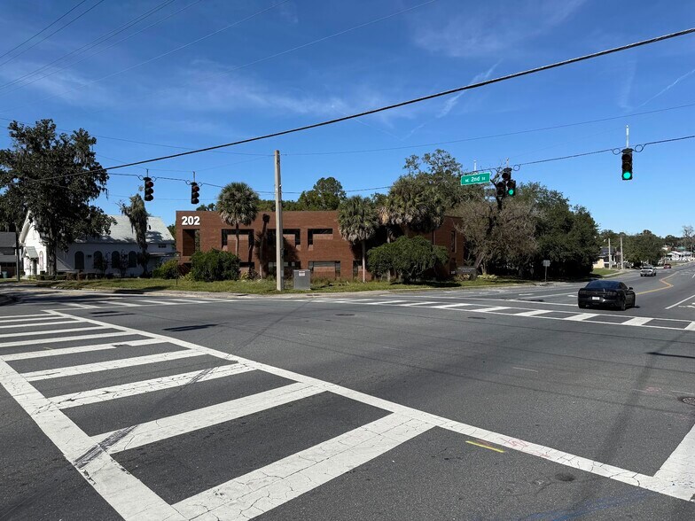 202 NE 8th Ave, Ocala, FL à vendre - Photo du bâtiment - Image 3 de 30