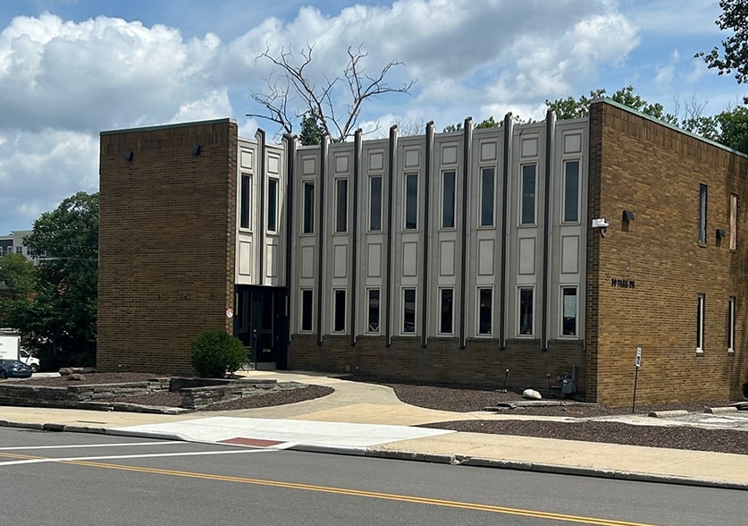 30 Park Dr, Berea, OH for lease - Primary Photo - Image 1 of 1