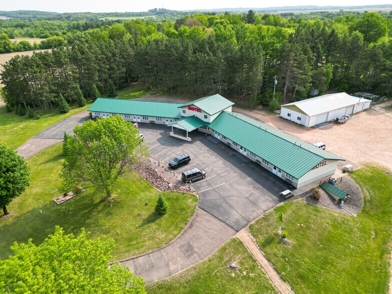 10765 Hwy Q, Chippewa Falls, WI à vendre - Photo du bâtiment - Image 2 de 14