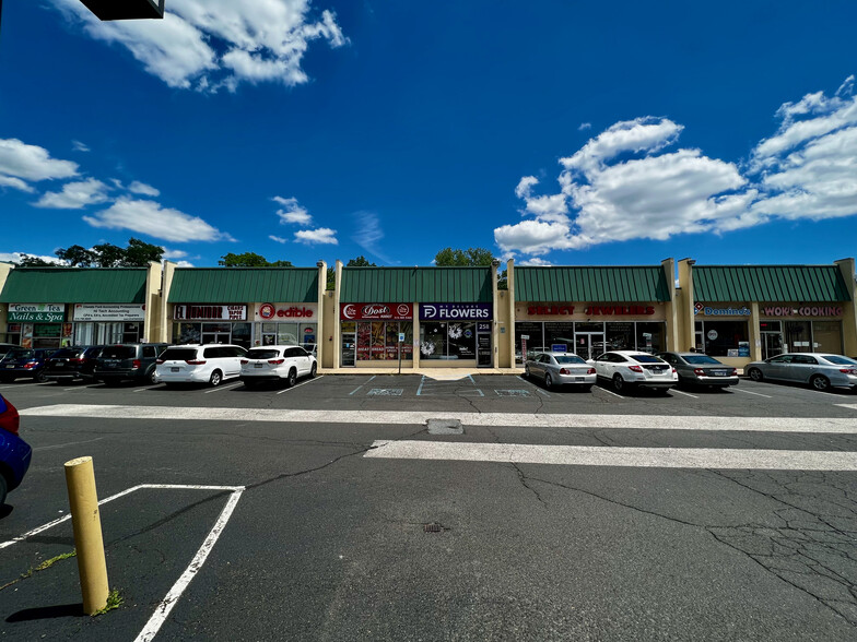 250-270 E Street Rd, Feasterville Trevose, PA for lease - Building Photo - Image 1 of 5