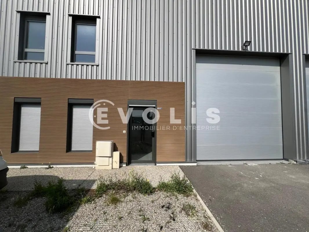 Office in Corbas for lease Building Photo- Image 1 of 10