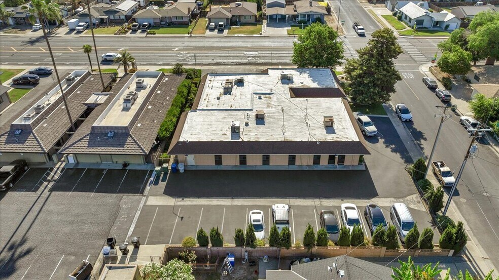 531 N Alta Ave, Dinuba, CA à louer - Photo du bâtiment - Image 3 de 18