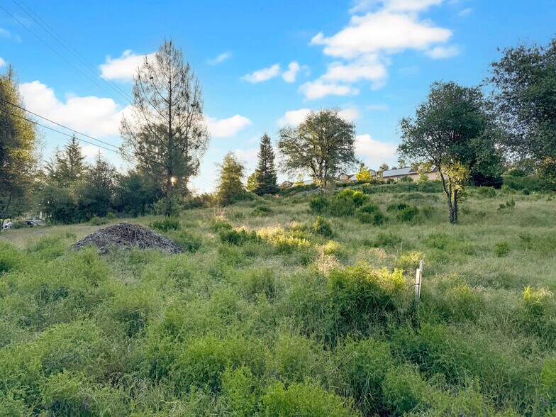 22827 Industrial Pl, Grass Valley, CA à vendre - Aérien - Image 2 de 8