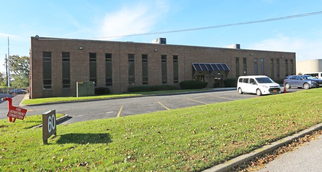 Plus de détails pour 60 Gordon Dr, Syosset, NY - Industriel à louer