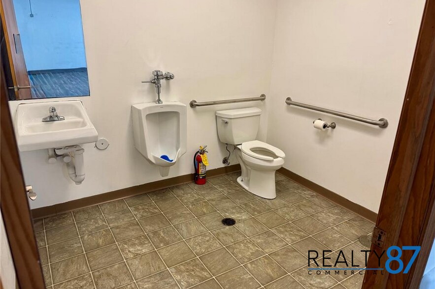 266 Blairs Ferry Rd NE, Cedar Rapids, IA à louer - Photo intérieure - Image 2 de 26