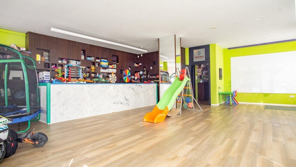 Retail in Petrer, Alicante for sale - Interior Photo - Image 3 of 11