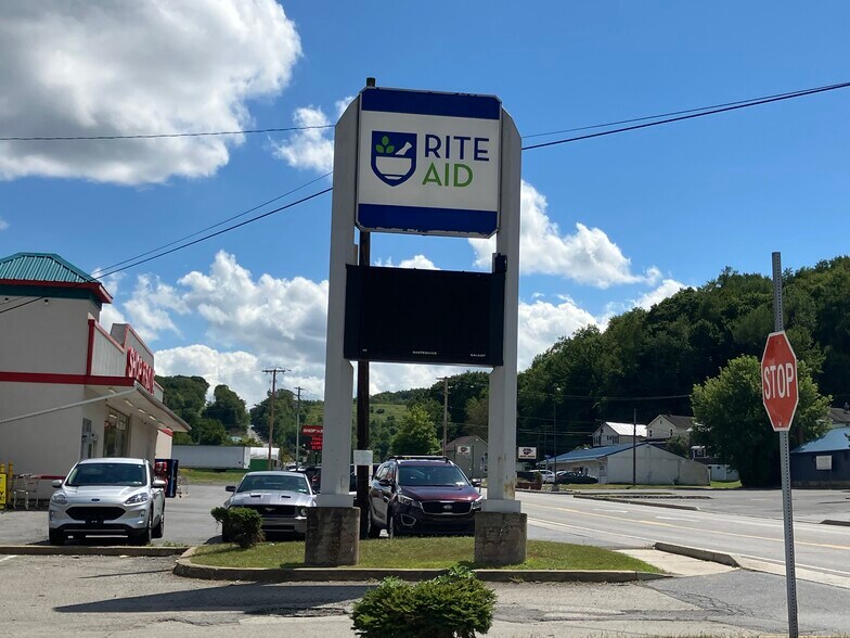 1303 Shoemaker St, Nanty-Glo, PA à vendre - Photo du bâtiment - Image 2 de 6