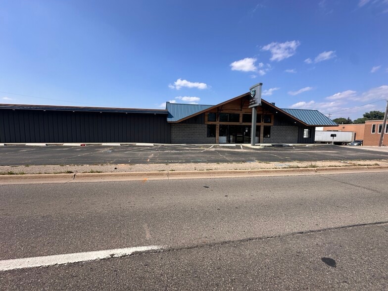 1623-1635 Chicago Dr SW, Grand Rapids, MI for lease - Building Photo - Image 2 of 63