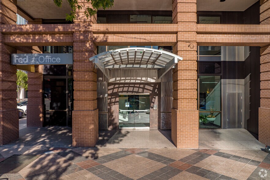 327 Congress Ave, Austin, TX à louer - Photo du bâtiment - Image 3 de 4